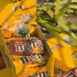 M&M’s Peanut Flavour Chocolate Gift Bags (1080g) 24 x 45g